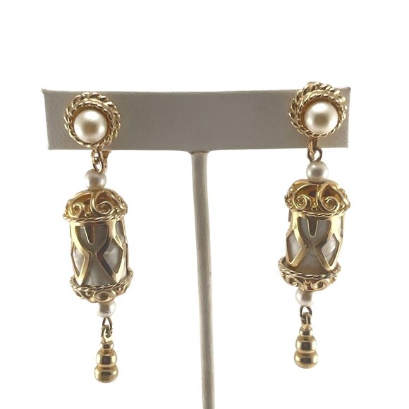 Emmons Magic Lantern Rare Gold Tone 1960s Pearl Drop Earrings With Filigree Desi - Picture 5 of 12